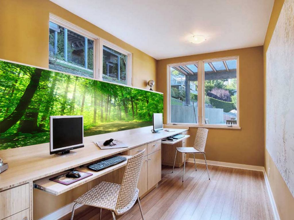 Arbeitszimmer mit Waldmotiv als durchgehendes Wandbild
